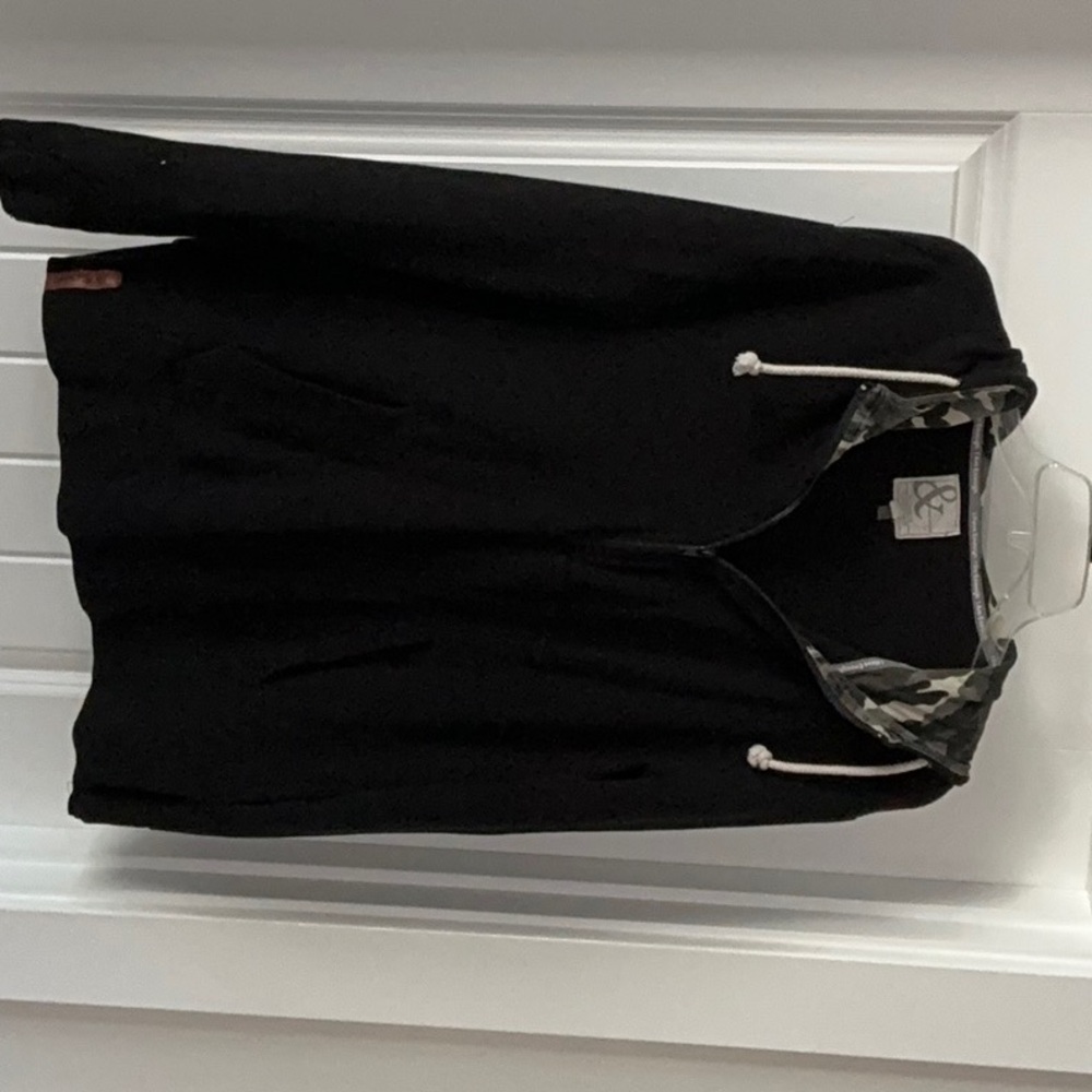 AMPERSAND AVE Black and Green Sweatshirt